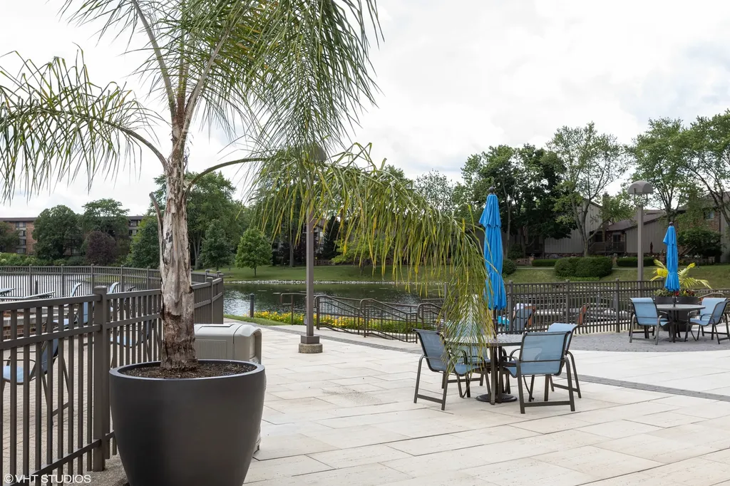701 Lake Hinsdale Drive Willowbrook IL 60527