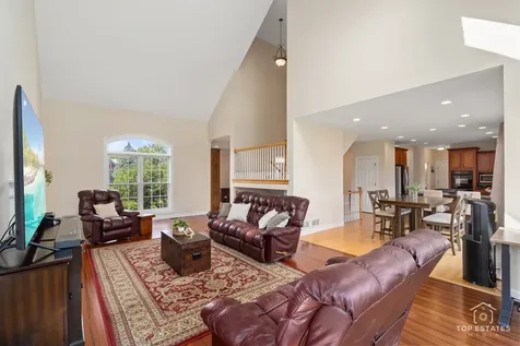 175 Clover Hill Lane North Barrington IL 60010