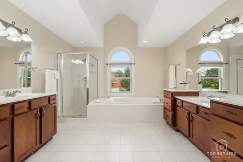 175 Clover Hill Lane North Barrington IL 60010