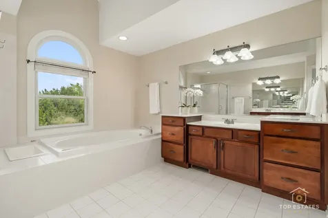175 Clover Hill Lane North Barrington IL 60010