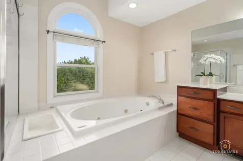 175 Clover Hill Lane North Barrington IL 60010