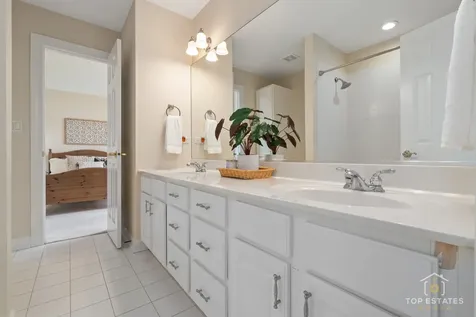 175 Clover Hill Lane North Barrington IL 60010