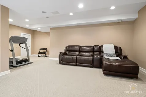 175 Clover Hill Lane North Barrington IL 60010