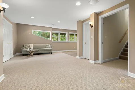 175 Clover Hill Lane North Barrington IL 60010