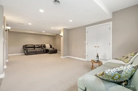 175 Clover Hill Lane North Barrington IL 60010