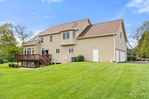 175 Clover Hill Lane North Barrington IL 60010