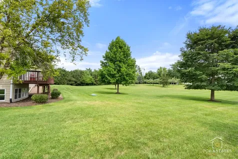 175 Clover Hill Lane North Barrington IL 60010