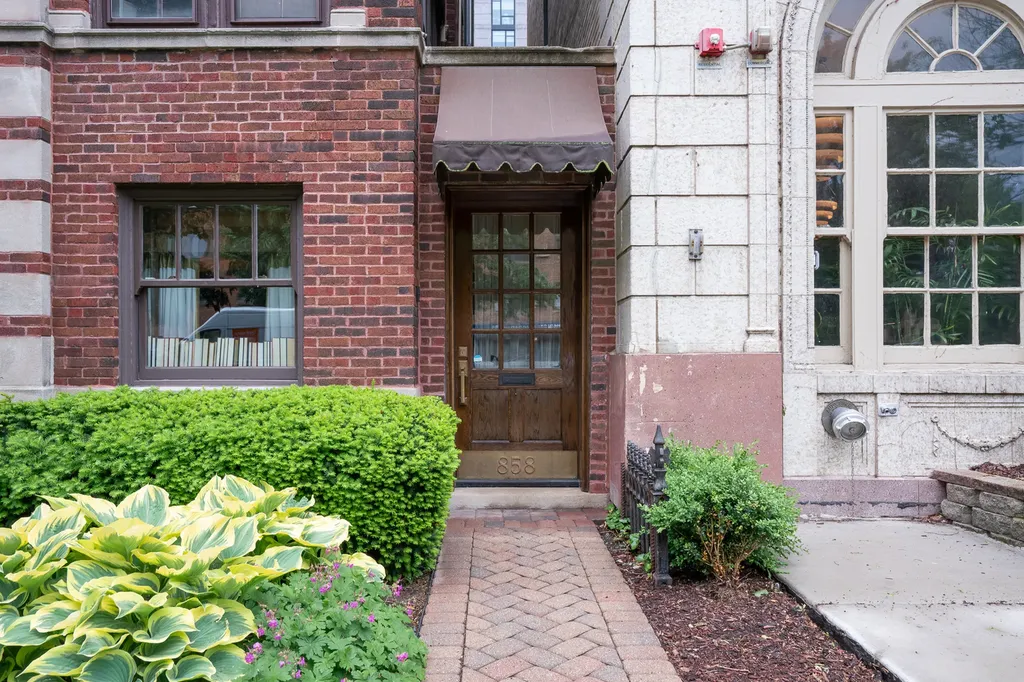 856 Hinman Avenue Evanston IL 60202