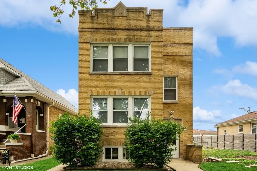 5442 North Ludlam Avenue Chicago IL 60630