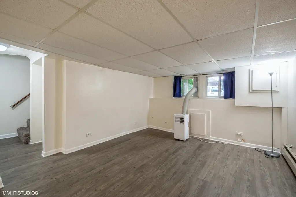 5442 North Ludlam Avenue Chicago IL 60630