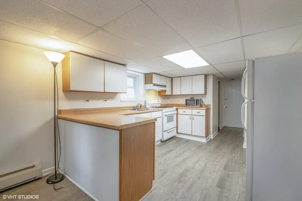 5442 North Ludlam Avenue Chicago IL 60630