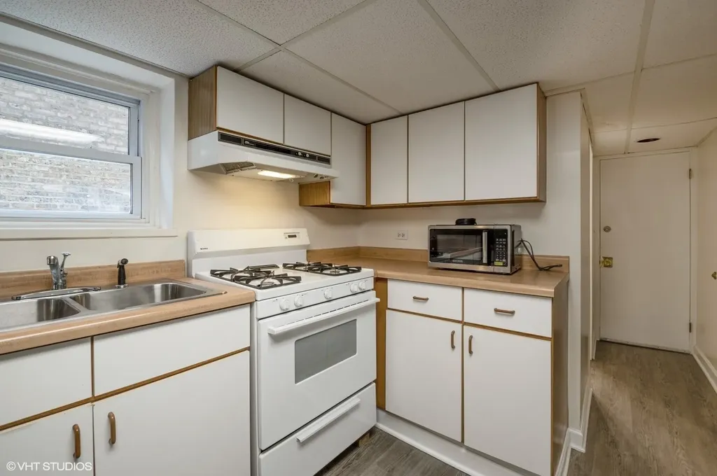 5442 North Ludlam Avenue Chicago IL 60630
