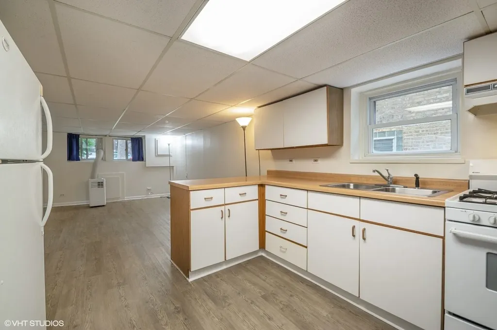 5442 North Ludlam Avenue Chicago IL 60630