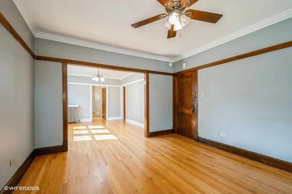 5442 North Ludlam Avenue Chicago IL 60630