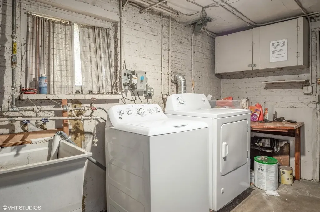 5442 North Ludlam Avenue Chicago IL 60630