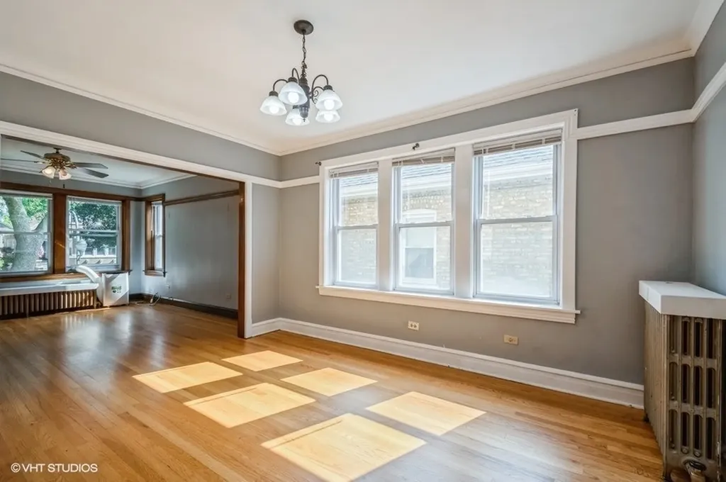 5442 North Ludlam Avenue Chicago IL 60630