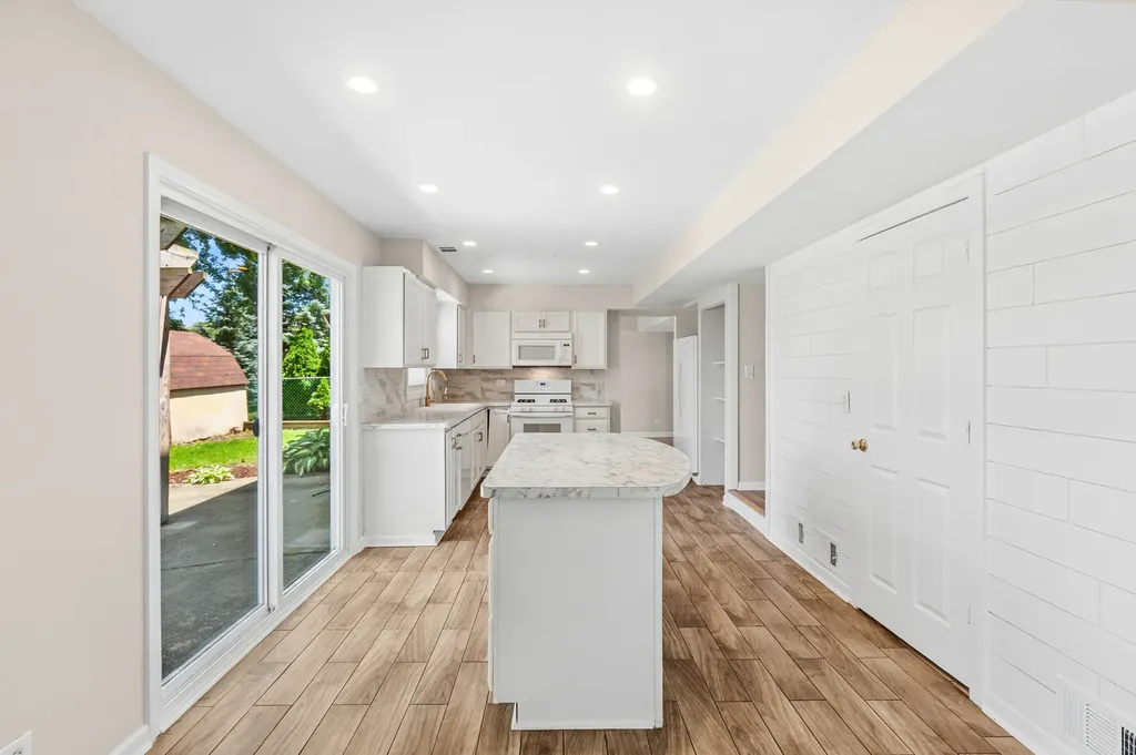 465 Ridgefield Drive Roselle IL 60172