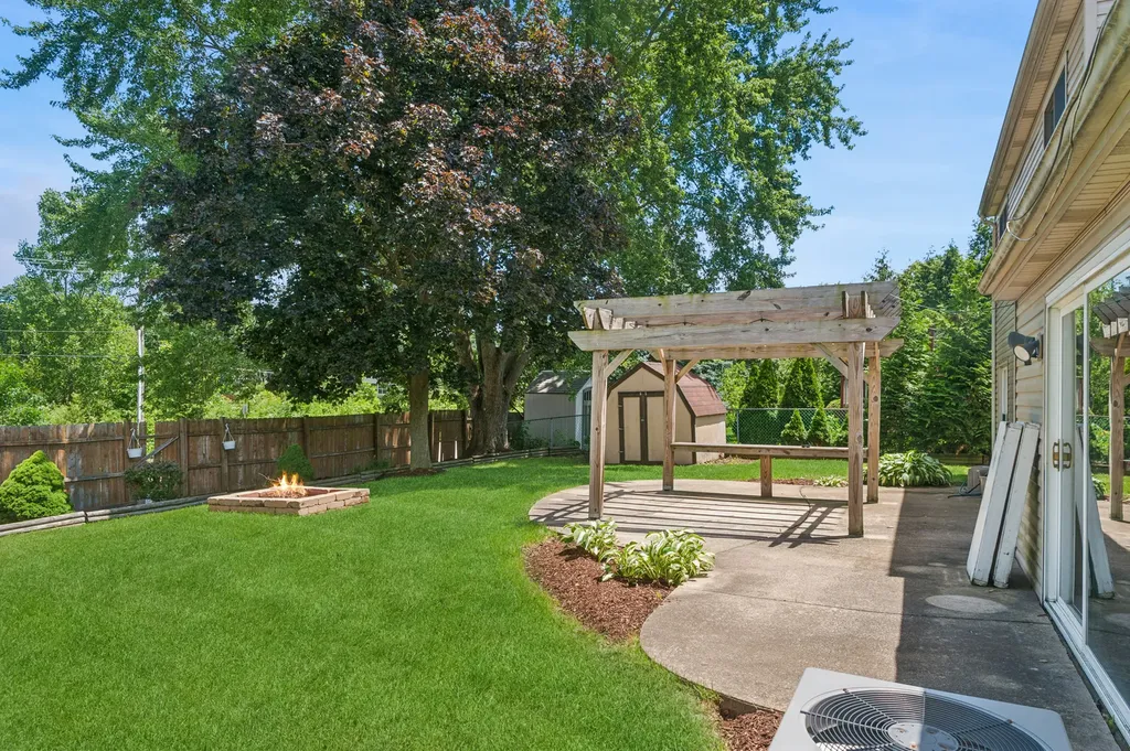 465 Ridgefield Drive Roselle IL 60172