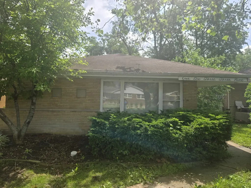 16339 Dobson Avenue South Holland IL 60473
