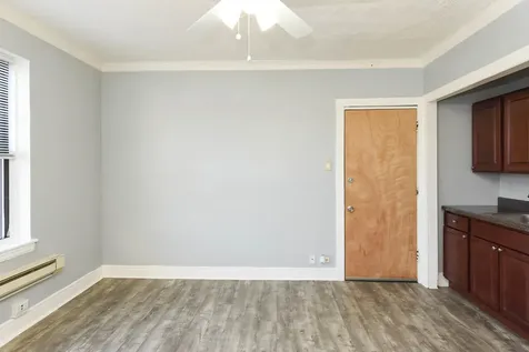 4735 North Beacon Street Chicago IL 60640