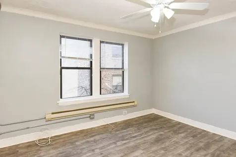 4735 North Beacon Street Chicago IL 60640