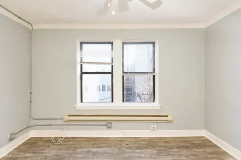 4735 North Beacon Street Chicago IL 60640