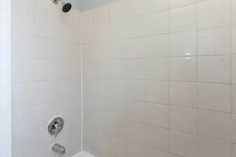 4735 North Beacon Street Chicago IL 60640