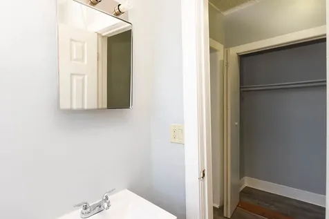 4735 North Beacon Street Chicago IL 60640