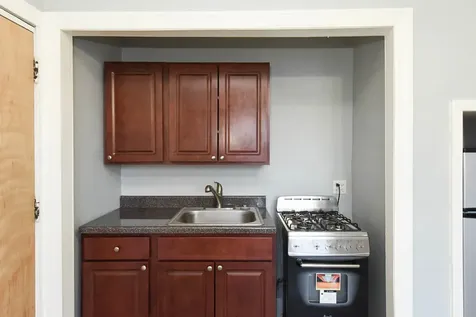4735 North Beacon Street Chicago IL 60640