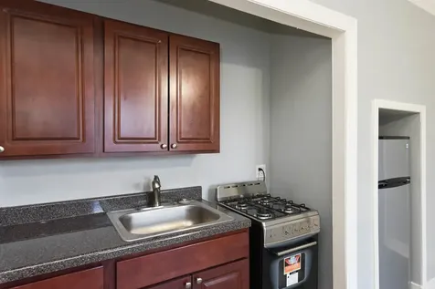 4735 North Beacon Street Chicago IL 60640