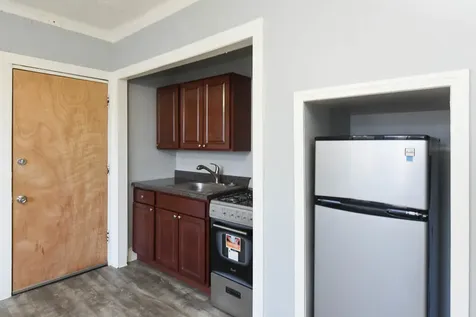 4735 North Beacon Street Chicago IL 60640