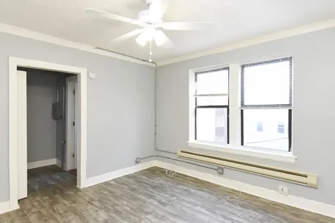 4735 North Beacon Street Chicago IL 60640