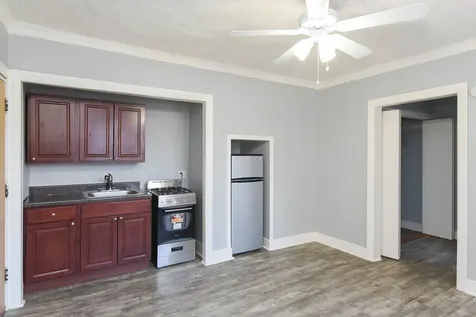 4735 North Beacon Street Chicago IL 60640