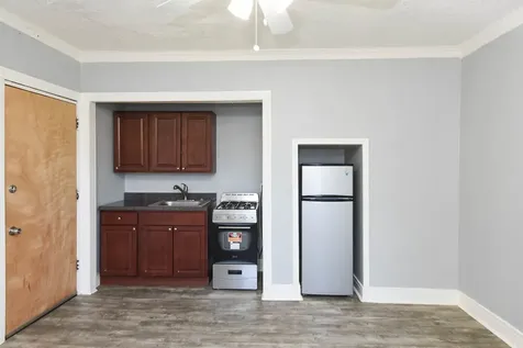 4735 North Beacon Street Chicago IL 60640