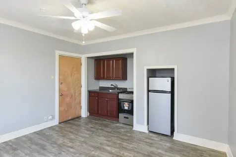 4735 North Beacon Street Chicago IL 60640