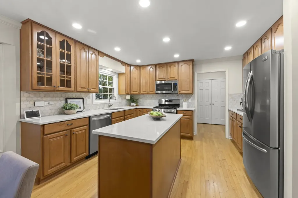 706 Alexandria Drive Naperville IL 60565
