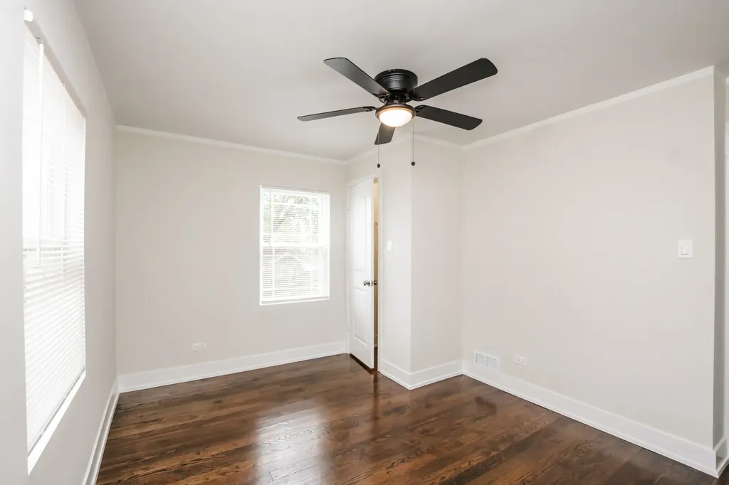 10048 South Saint Lawrence Avenue Chicago IL 60628