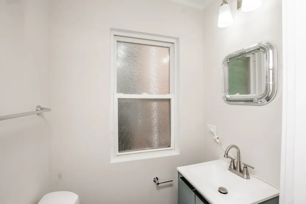 10048 South Saint Lawrence Avenue Chicago IL 60628