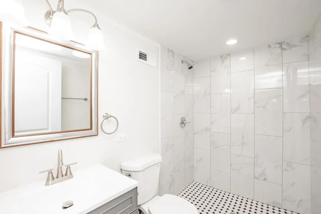10048 South Saint Lawrence Avenue Chicago IL 60628