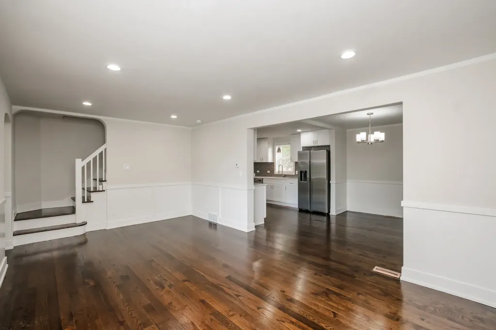10048 South Saint Lawrence Avenue Chicago IL 60628