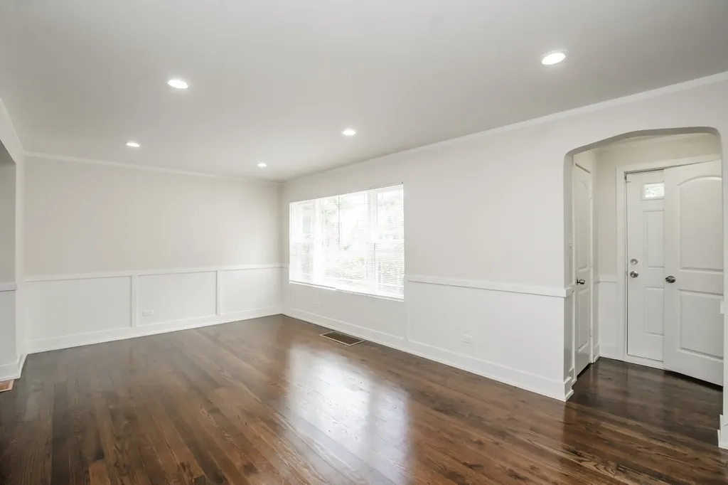10048 South Saint Lawrence Avenue Chicago IL 60628
