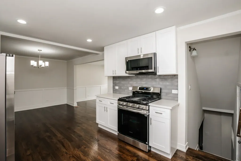 10048 South Saint Lawrence Avenue Chicago IL 60628