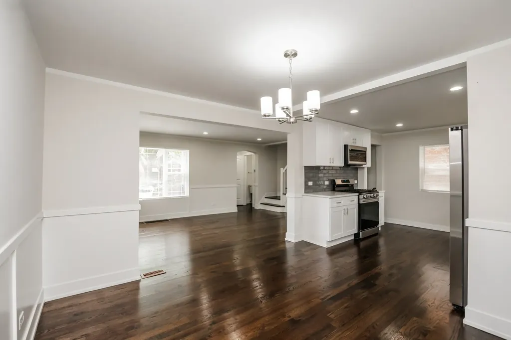 10048 South Saint Lawrence Avenue Chicago IL 60628