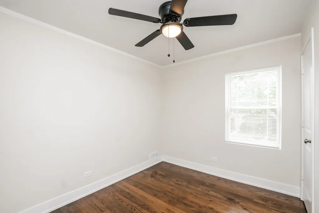 10048 South Saint Lawrence Avenue Chicago IL 60628