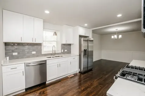 10048 South Saint Lawrence Avenue Chicago IL 60628