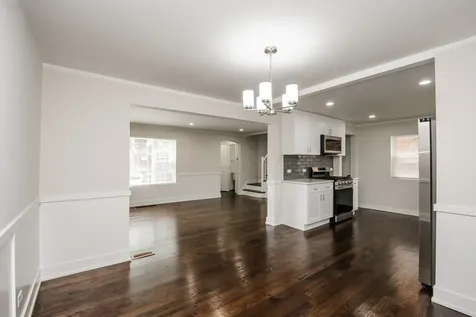 10048 South Saint Lawrence Avenue Chicago IL 60628
