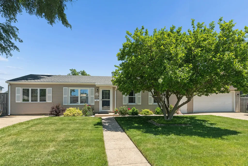 627 Glen Avenue Romeoville IL 60446