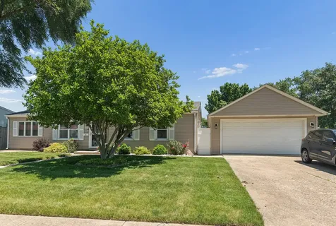 627 Glen Avenue Romeoville IL 60446