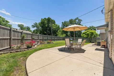 627 Glen Avenue Romeoville IL 60446