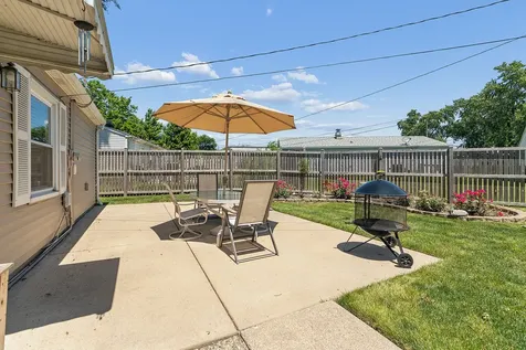627 Glen Avenue Romeoville IL 60446